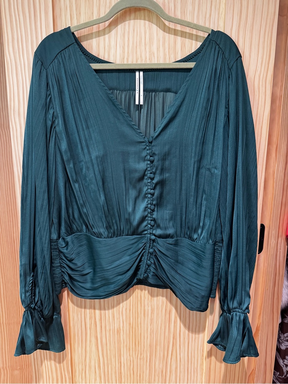 Anthropologie Emerald Green V-Neck Button-Front Long Sleeve Blouse